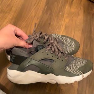 COPY - Rare Army green Nike huaraches !!!
